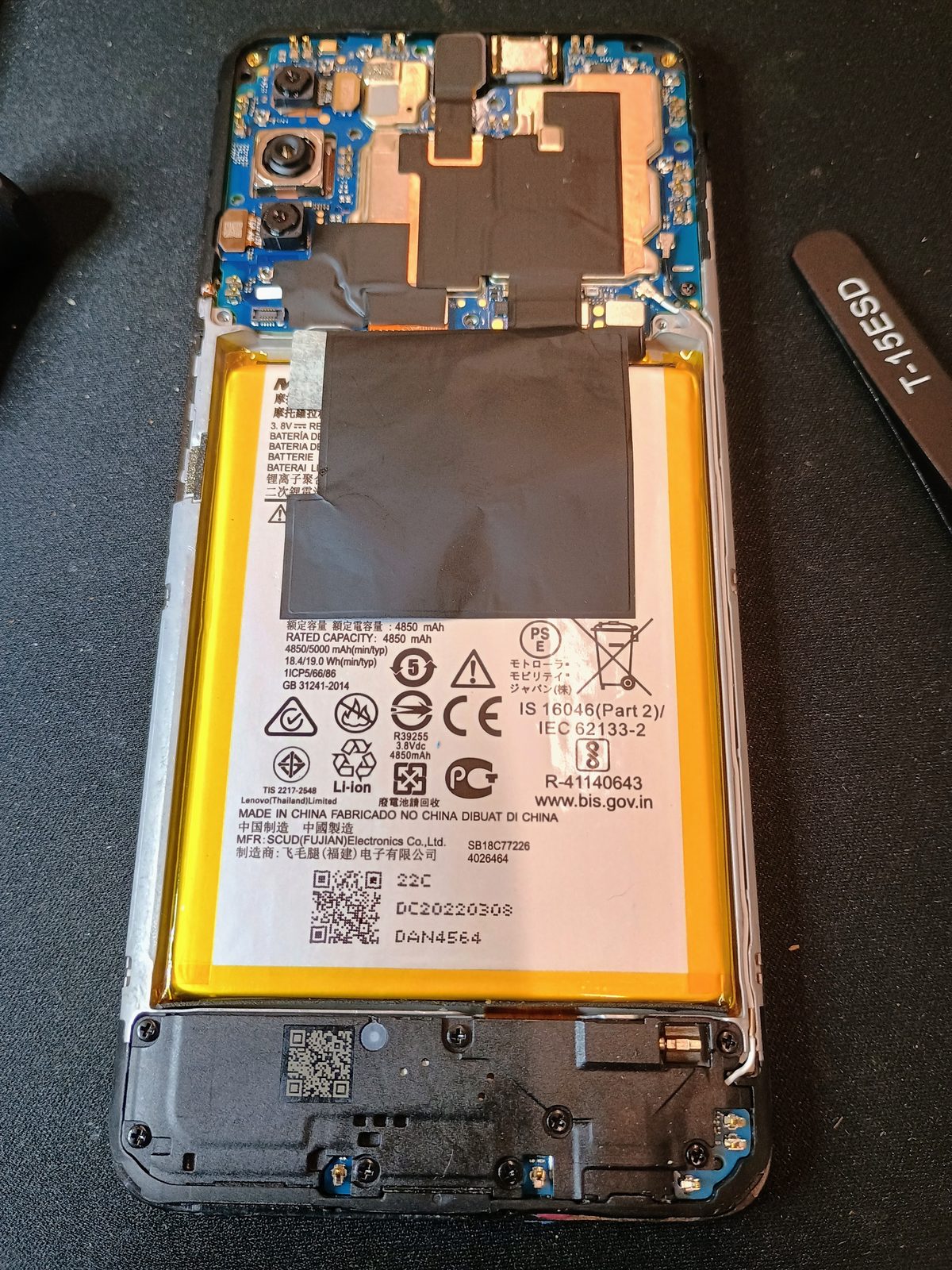 Moto G 5G opened during transfer of the motherboard, battery and other components.