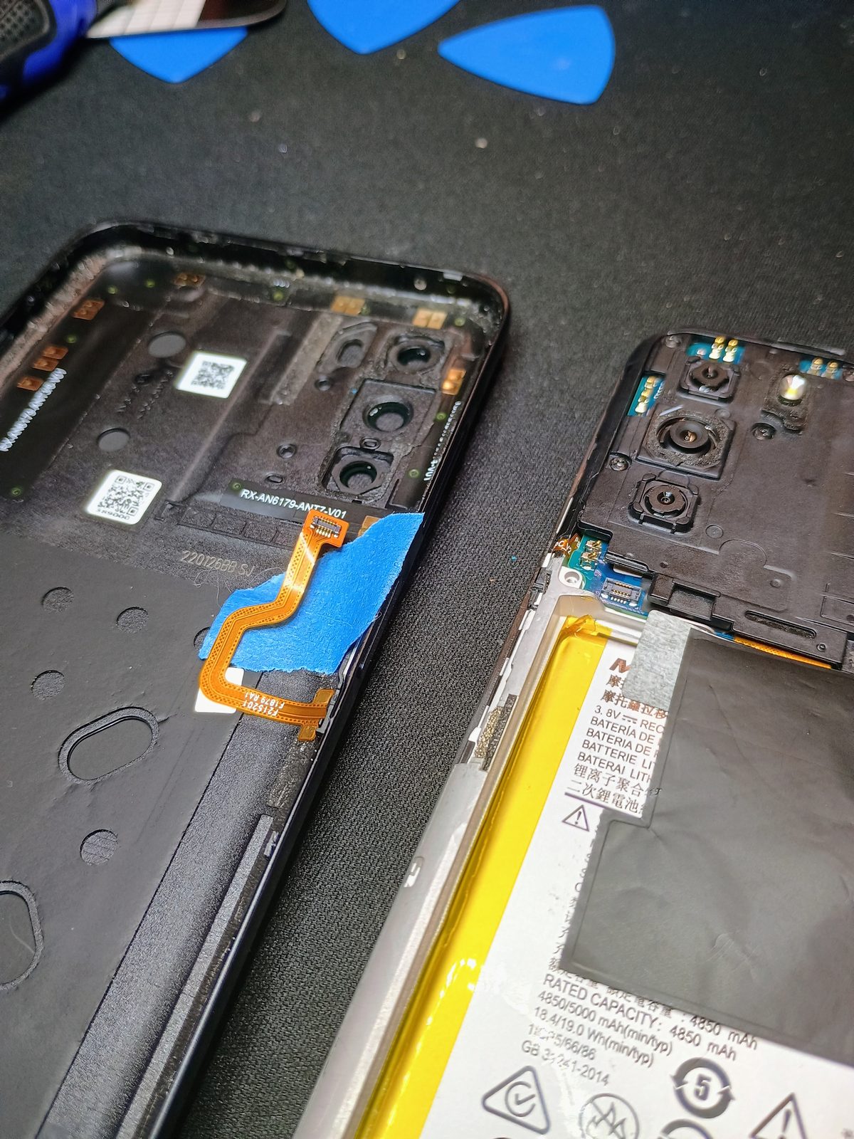 Moto G 5G side-button flex positioned along the replacement frame.